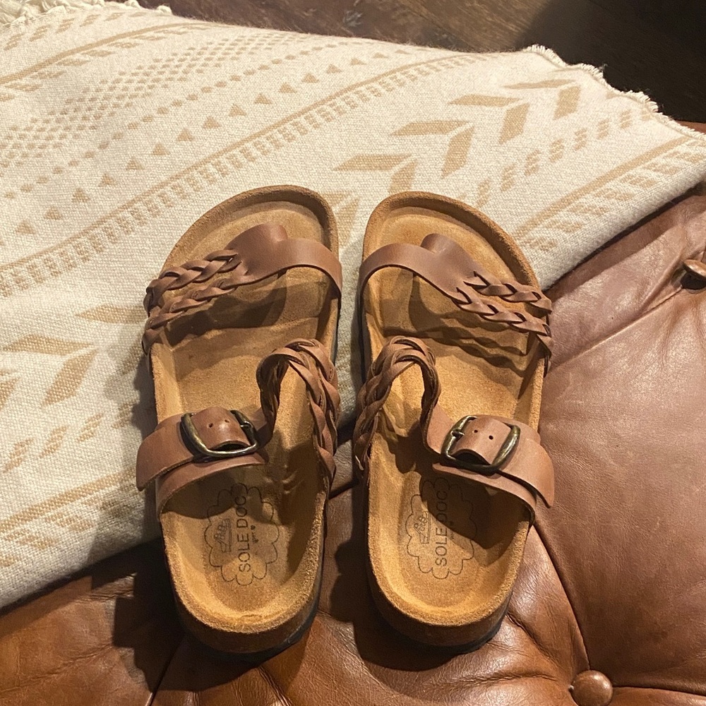 Women’s Size 7 Brown Braided Adjustable Sandals